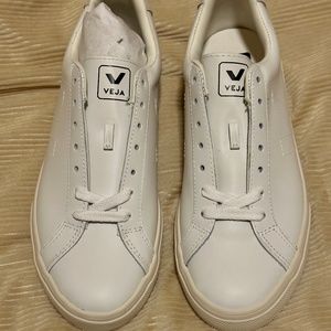 VEJA SNEAKER, Women’s, size 39/8 U.S., NEW IN BOX